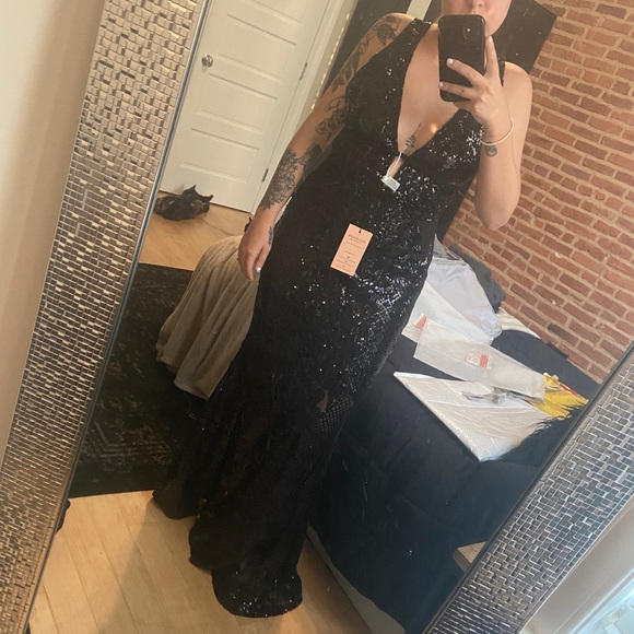 Black Strappy Deep V Sequins Maxi Dress - Picture 4 of 6
